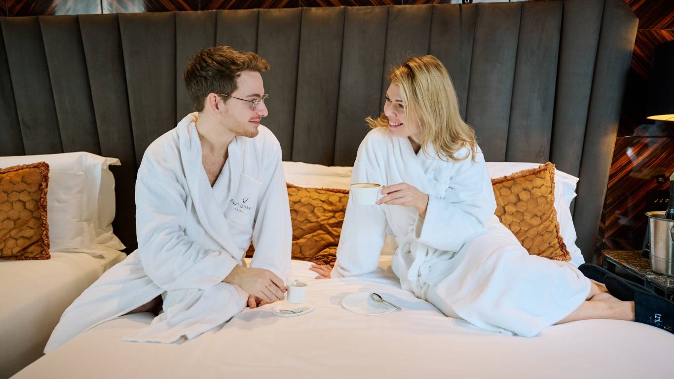 u-visionary-roma-room-service